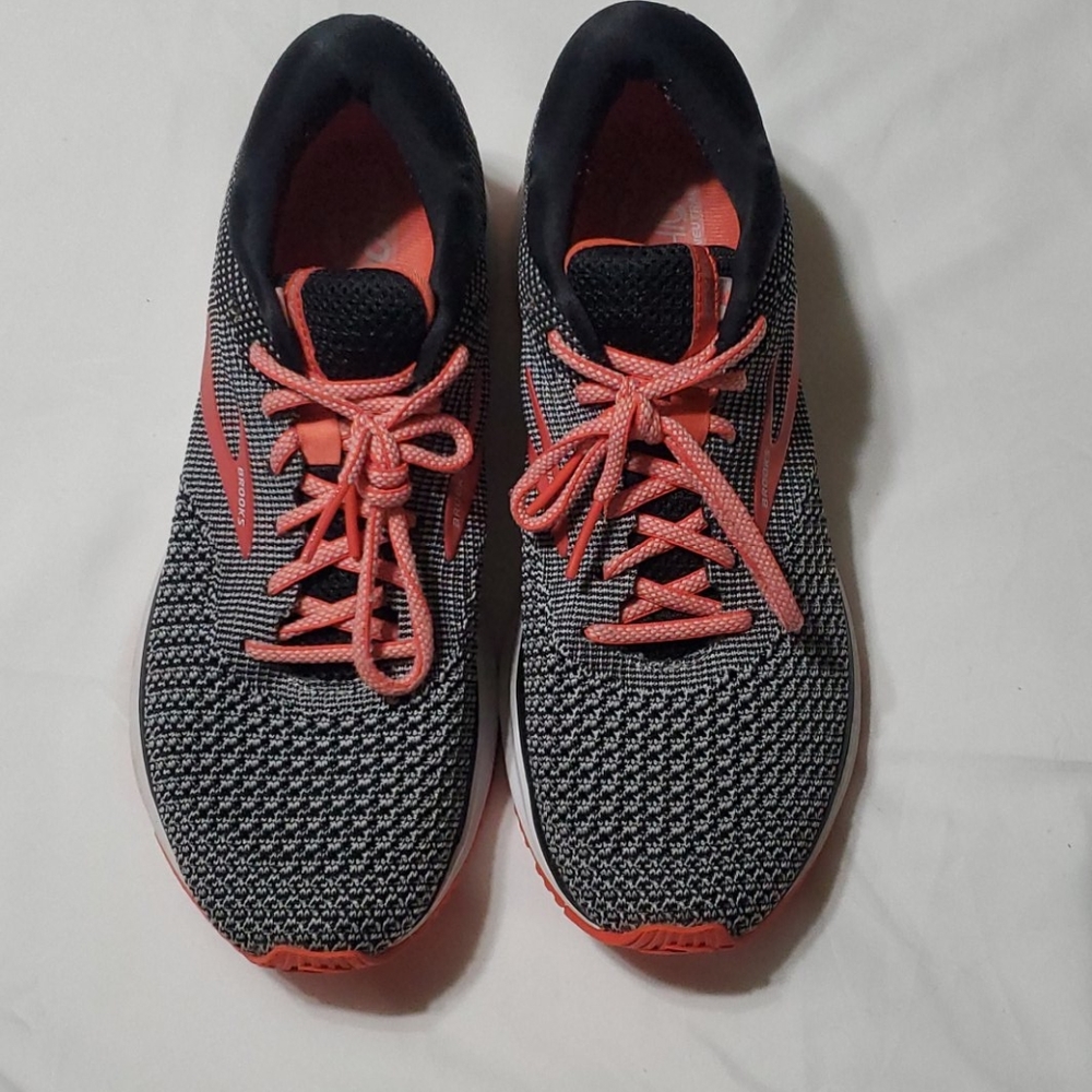 Brooks Revel 2 size 11